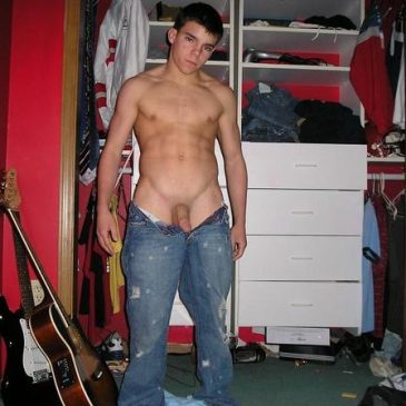 Twink Show Off His Sexy Body And Cock