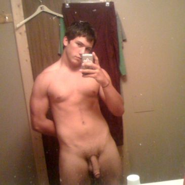 Sexy Twink Get Nude And Take Pic Of His Cock