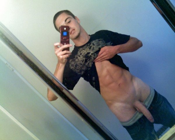 Teen Boy Enjoy Stripping Down His Clothes On Cam 