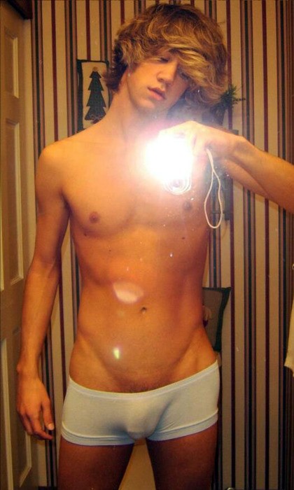Hottie Guy Love To Get Topless On Cam