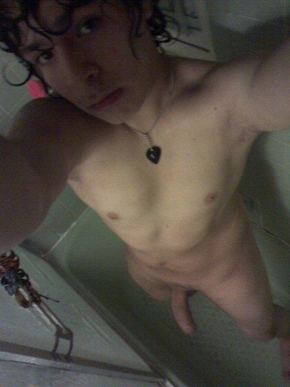 Hunk Guy Proud Naked On Cam