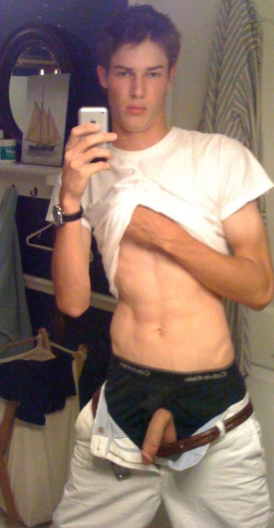 Cute Twink Take A Pic Of His Hot Abs And Dick