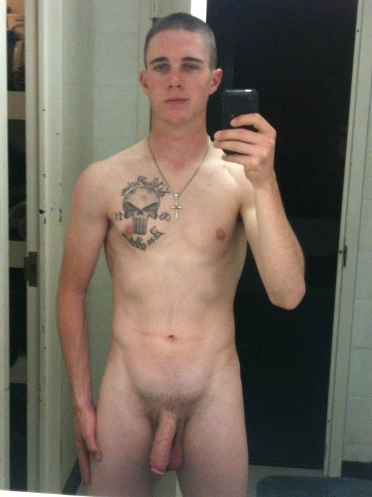 Tattooed Hunk Take Pic Of His Naked Body