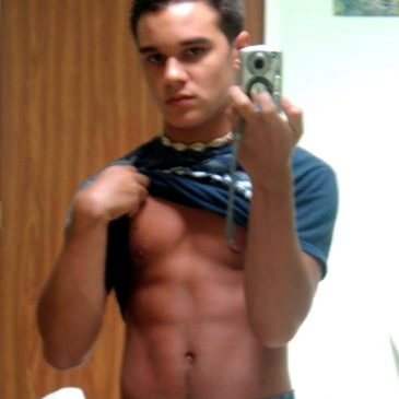 Hot Looking Guy Take Pic Of His Abs
