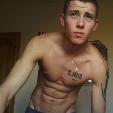 Hunk Guy Show His Hot Abs