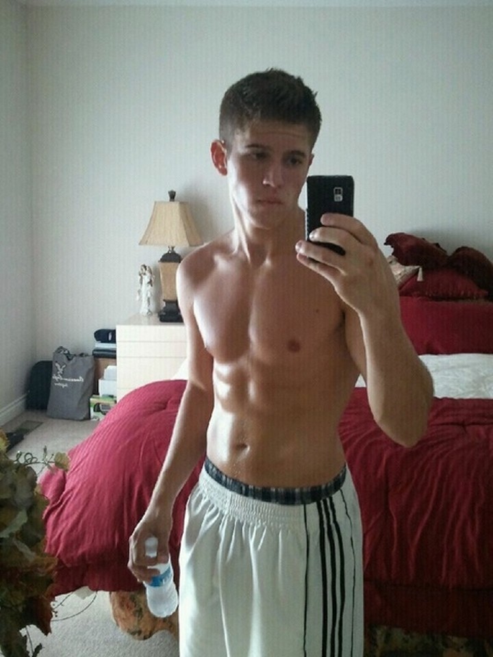 Hawt Muscular Boy Taking Mirror Self Pics