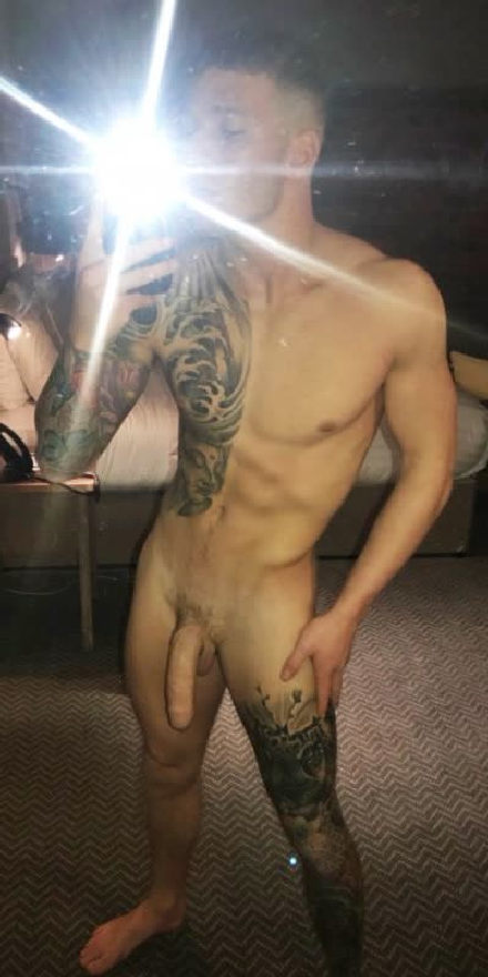 Big Flaccid Cock - Sexy nude guy with a big soft cock - Amateur Boys Nude