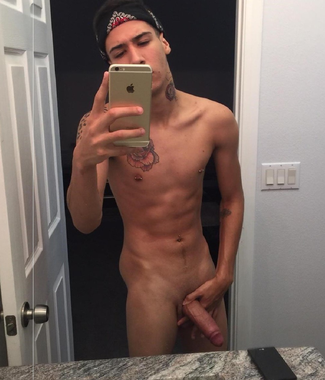 naked muscle men selfies
