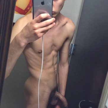 Nude twink selfie